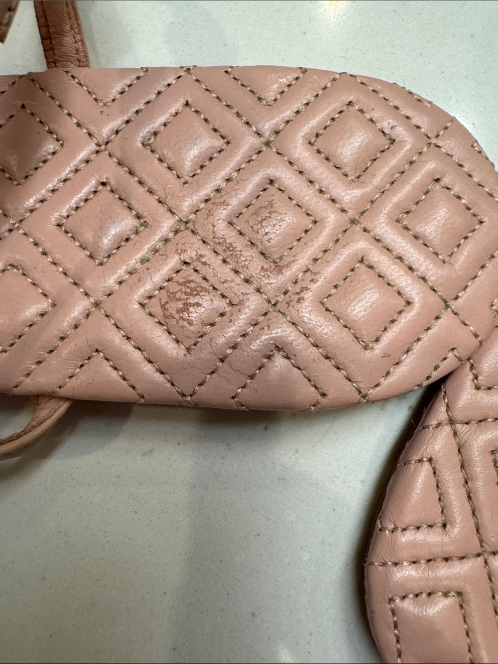 Tory Burch Pink Quilted T-Strap Sandals with Gold Logo Minimalist Sz8.5 - Picture 4 of 5